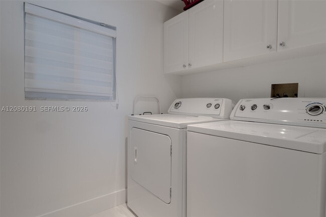 Building Photo - 17050 Bay 405 Bay