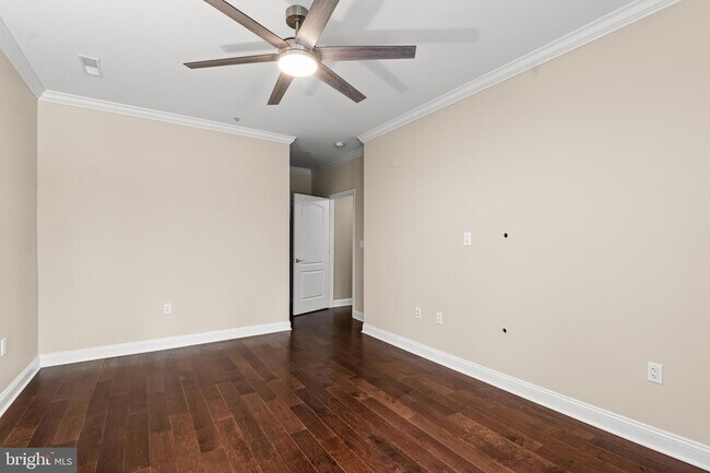 Building Photo - 2022 Crescent Wy