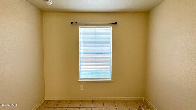 Building Photo - 8491 Roseway Dr