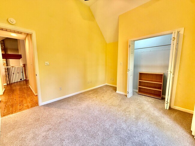 Building Photo - 309 Bullrun Valley Dr