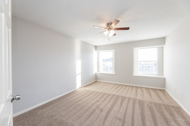 Building Photo - 727 Richview Dr