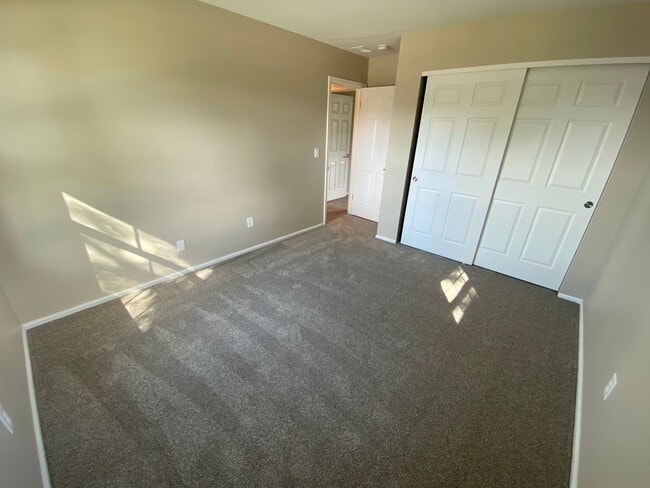 Building Photo - Updated Spacious Palos Verde Home