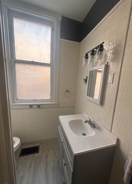 Bathroom - 20 N Bryant Ave