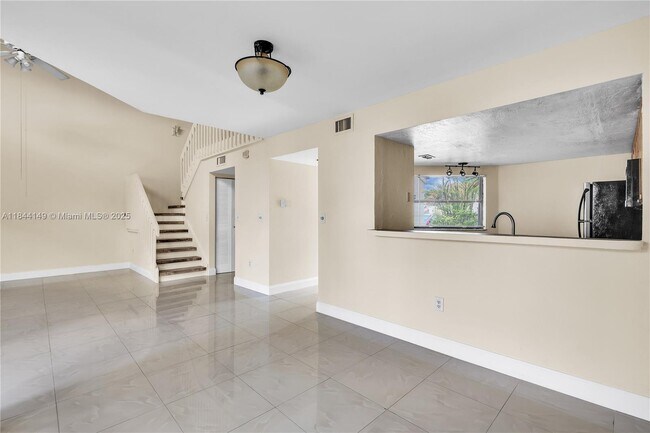 Building Photo - 1612 San Remo Cir