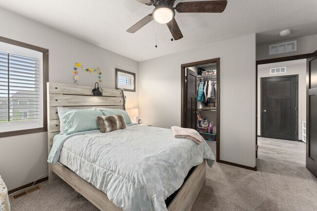 Building Photo - 4500 E Whisper Ridge Pl