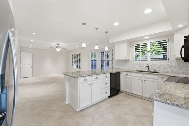 Building Photo - Beautiful 3 Bed/ 2.5 Bath Scottsdale Home I Near Kierland - Prime Location