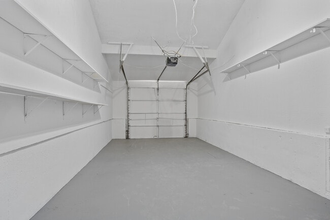 Building Photo - 642 NW Valleybrook Rd