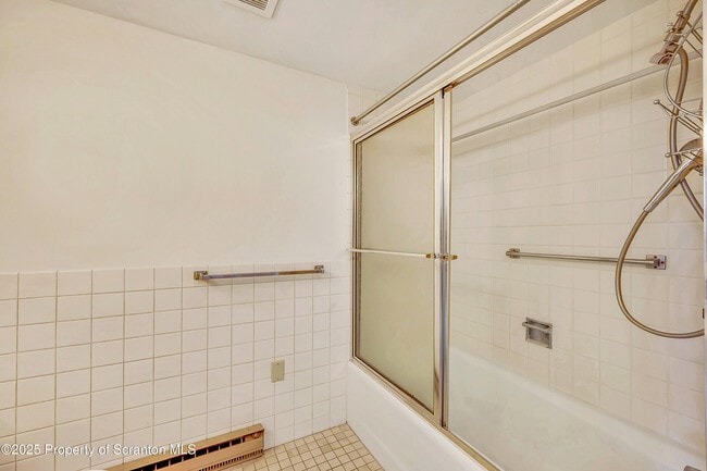 Building Photo - 550 Clay Ave