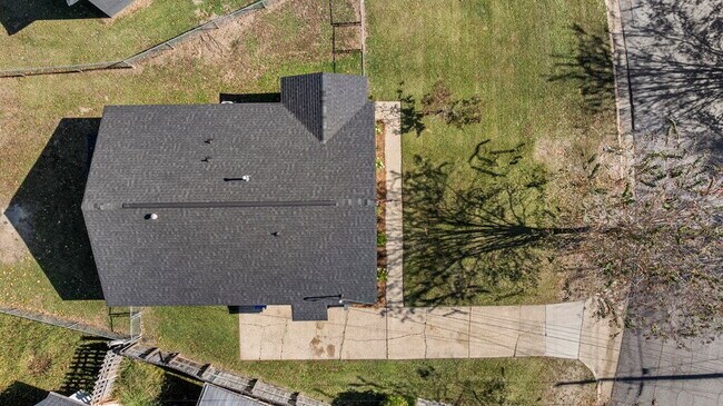 Building Photo - Fully Renovated 3BR/2BA, Fenced Yard, Pet-Friendly — Minutes to Fort Benning — Lawn Care, Pest Co...