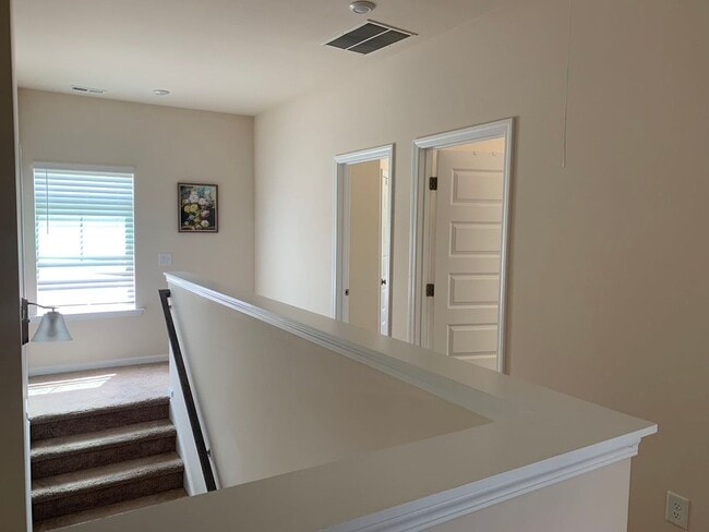 Building Photo - 531 Fairway Dr SW