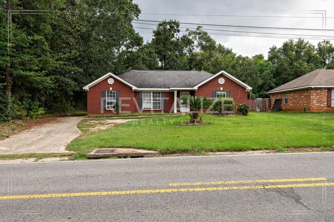 Building Photo - Newly Renovated Brick Home!