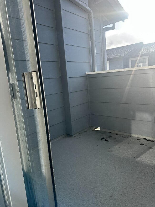 Building Photo - 596 Drive 596 Dr