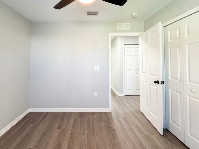 Building Photo - 6827 San Bruno Dr