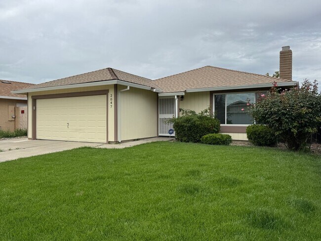 Building Photo - Four Bedroom, Two Bathroom, Water/Sewer/Trash and Yard Maintenance Included!
