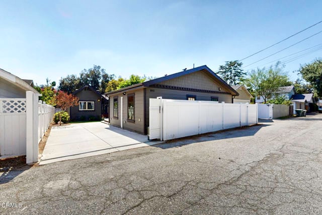 Building Photo - 1843 Las Lunas St