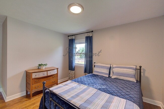 Building Photo - 301 Bannister St