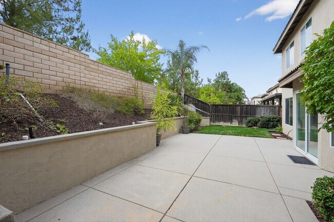 Building Photo - Beautiful 4-Bedroom Home