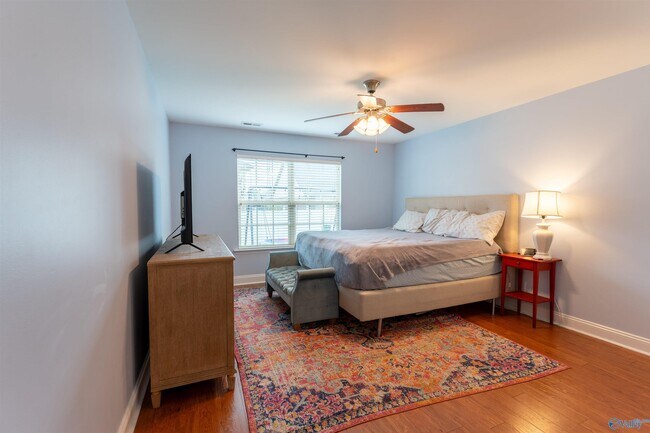 Building Photo - 2524 Oak Pl Dr SE