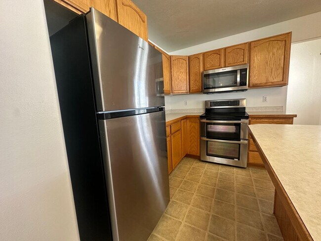 Building Photo - Freshly Painted, New Carpet Throughout - Home For Rent In Springville!!!