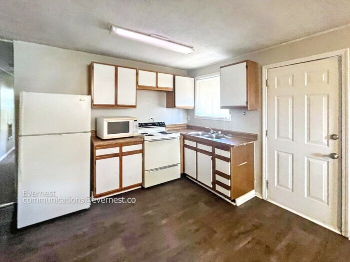 Building Photo - 835 Clark St