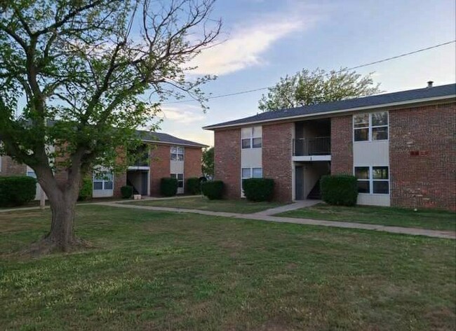 Building Photo - 407 Edwards St