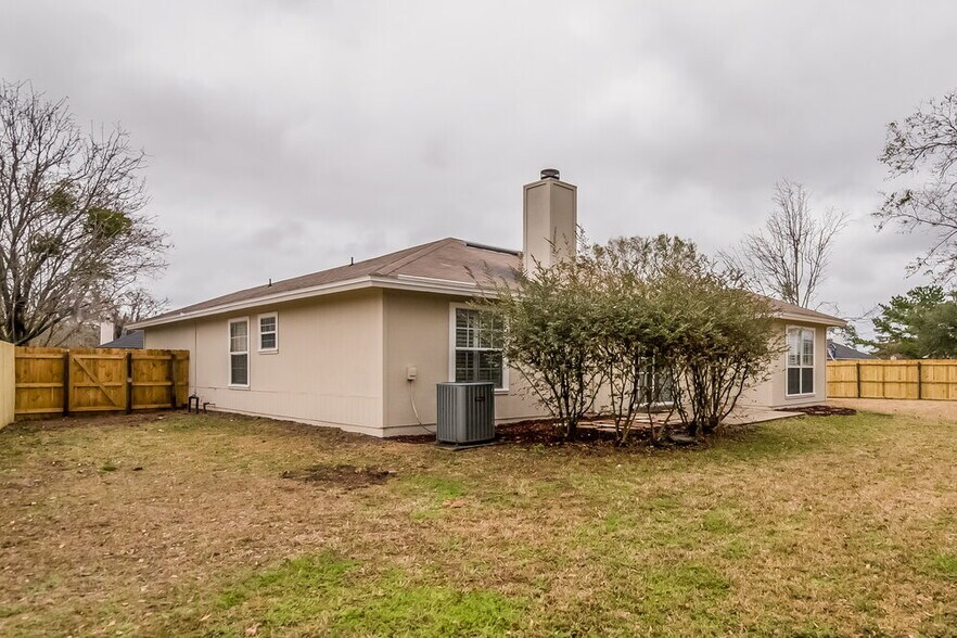 Building Photo - 3103 Olde Sutton Parke Dr