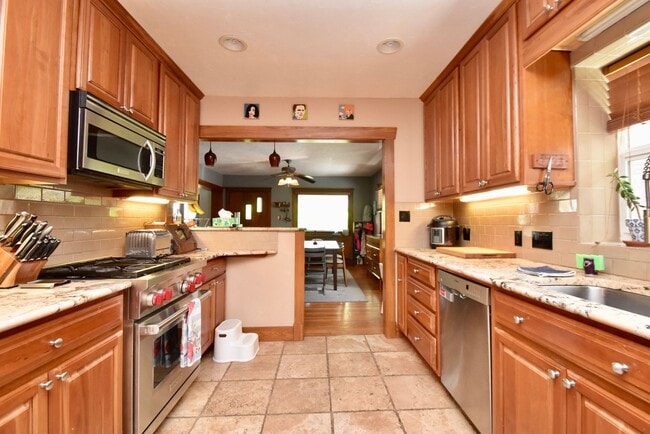 Building Photo - Newly Remodeled 4 Bedroom 2 Bath Home in Salt Lake City!!
