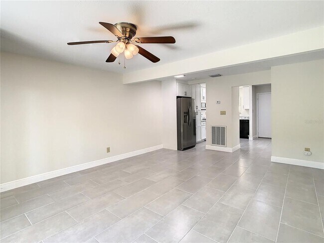 Building Photo - 9027 Pebble Creek Dr