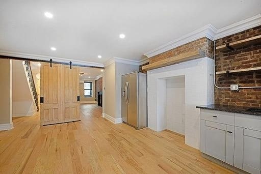 Building Photo - 295 Webster Ave