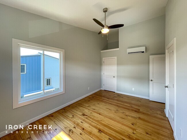 Building Photo - Beautiful, Brand-New Compact Cottage in So...