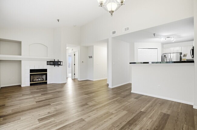 Building Photo - Two Bedroom Condo - Community Pool - Low Deposit - Move In Special