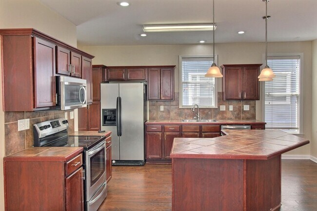 Building Photo - 1368 Island Town Dr