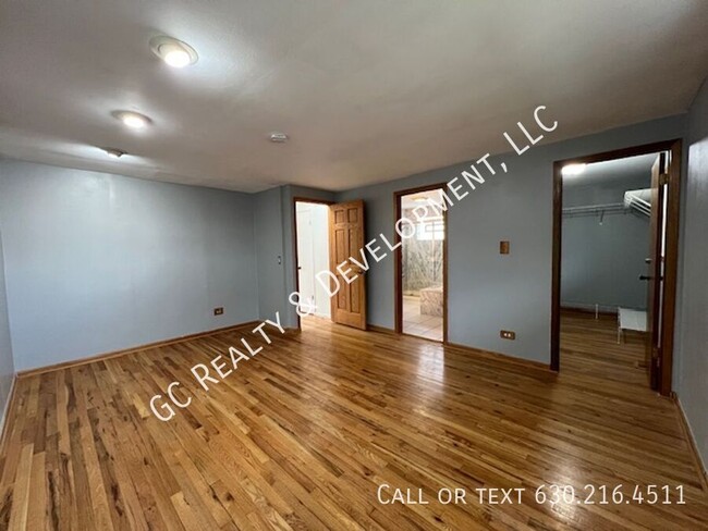 Building Photo - ***SCHAUMBURG DUPLEX / 2BDRM - 2BTH / SS A...