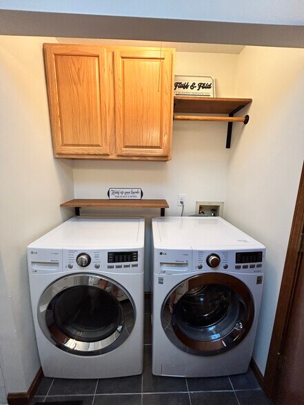 Building Photo - 6166 River Bluff Dr