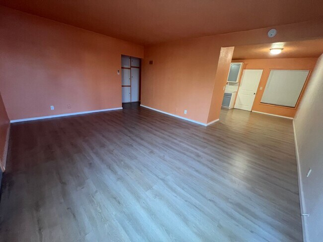 Building Photo - Inglewood Duplex