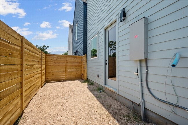 Building Photo - 4612 Crown Grove Ln