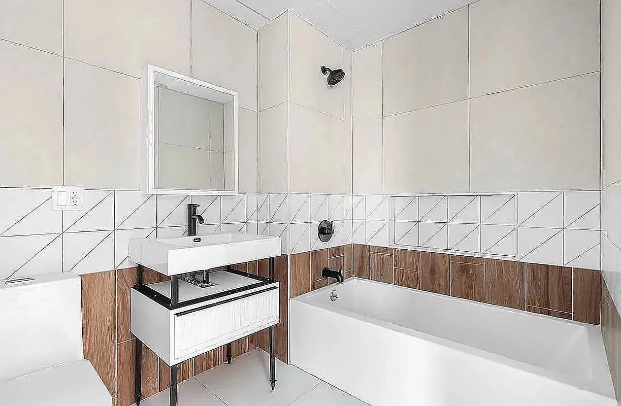 Building Photo - 60 W 125th St