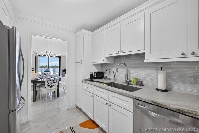 Building Photo - 1208 Marine Way W
