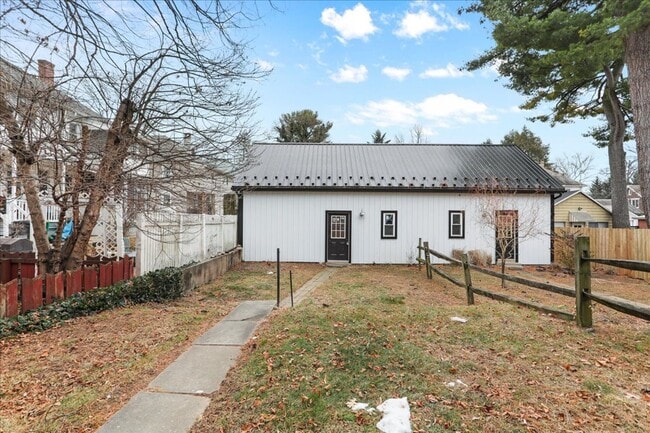 Building Photo - 1052 Edgar Ave