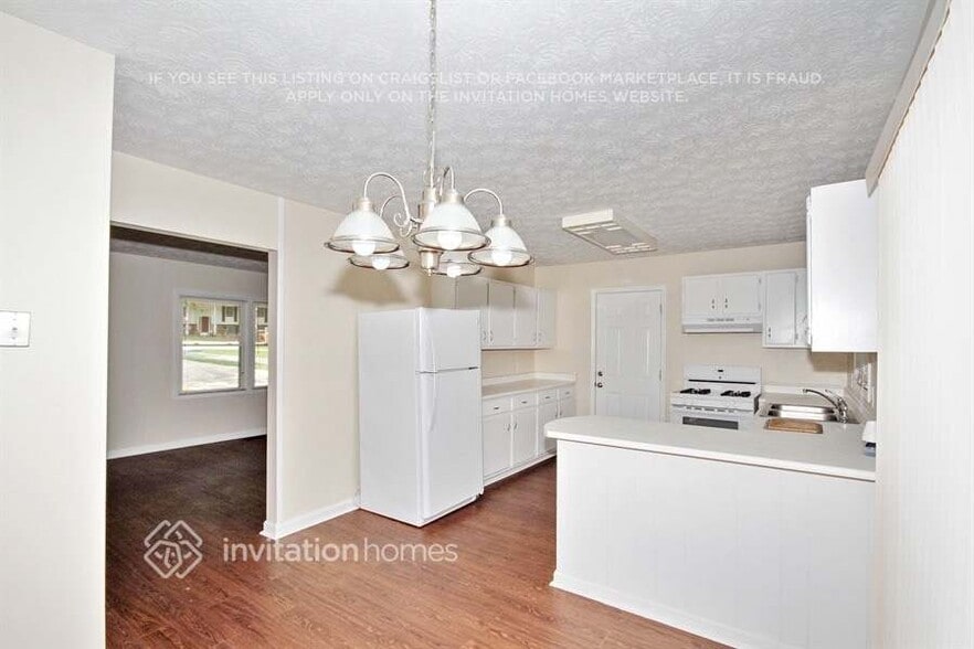 Building Photo - 208 Clydesdale Rd