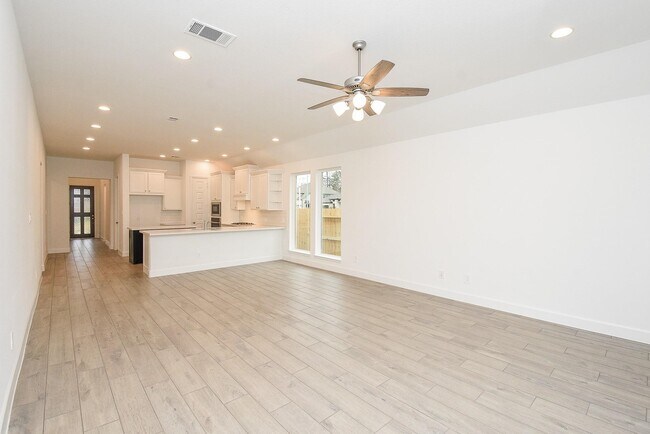 Building Photo - 611 Sand Branch Dr
