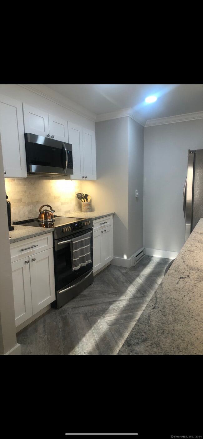 Building Photo - 157 1/2 Kings Hwy