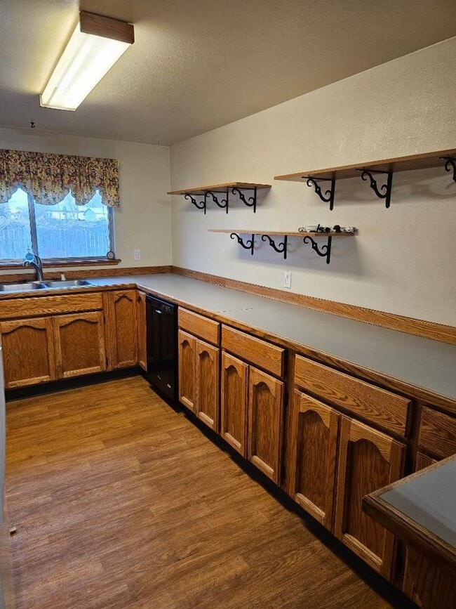 Building Photo - 3Br/1 Bath Home in Susanville