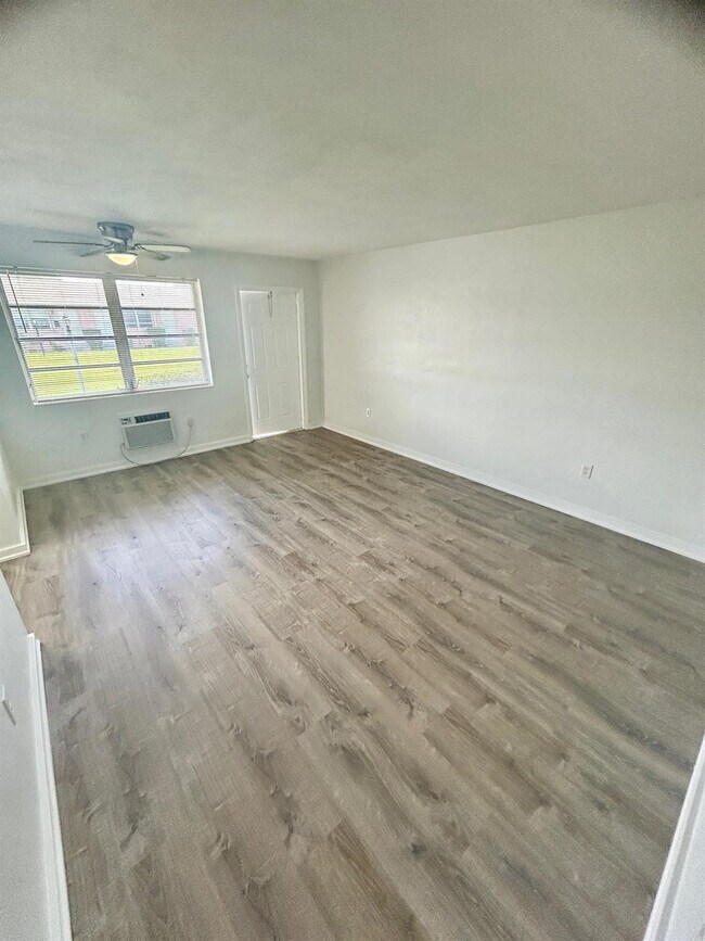 Building Photo - 7624 Pembroke Rd