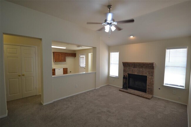 Building Photo - 718 Meadow View Dr