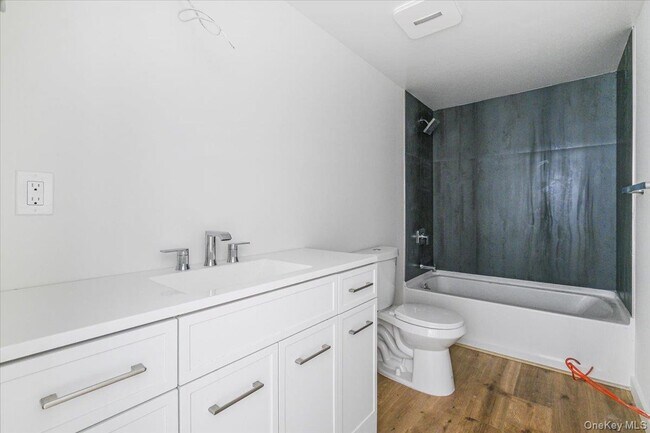 Building Photo - 9 Dubois St