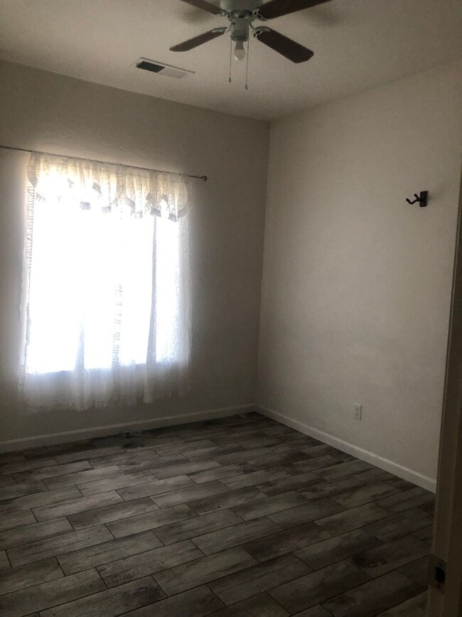 Building Photo - Single Family Home!!