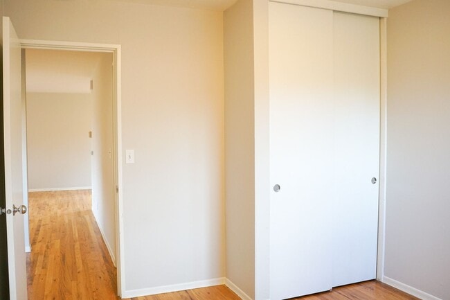 Building Photo - Mid-Century 2bdr Near Willamette Park & OH...