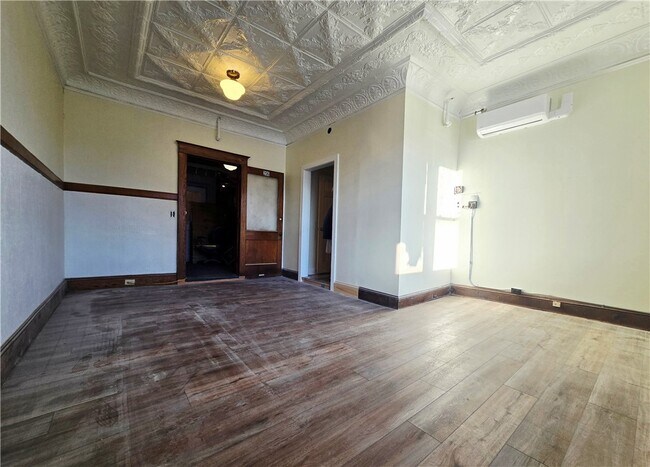Building Photo - 9-27 E Main St