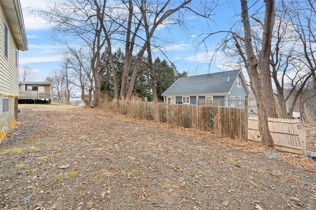Building Photo - 2 Poplar Trail